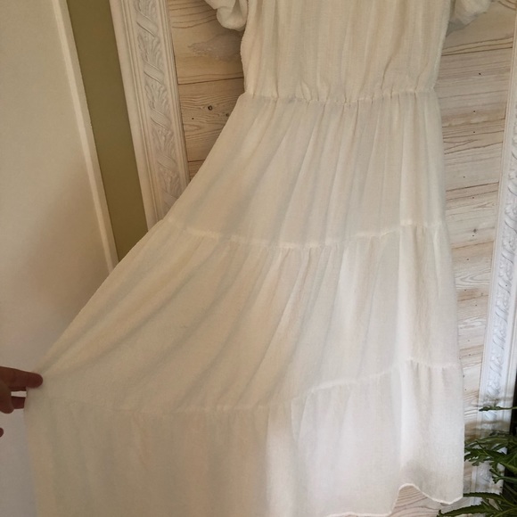 ASTR The Label Tiered White Short Sleeve Dress - Picture 8 of 9